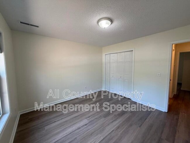 Building Photo - 3690 Oleander Dr