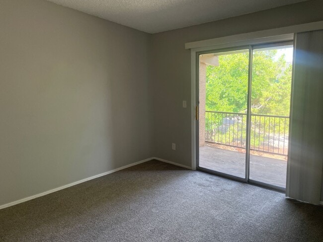Building Photo - TOWNHOME - VILLAGE OF OAK CREEK - RED ROCK...