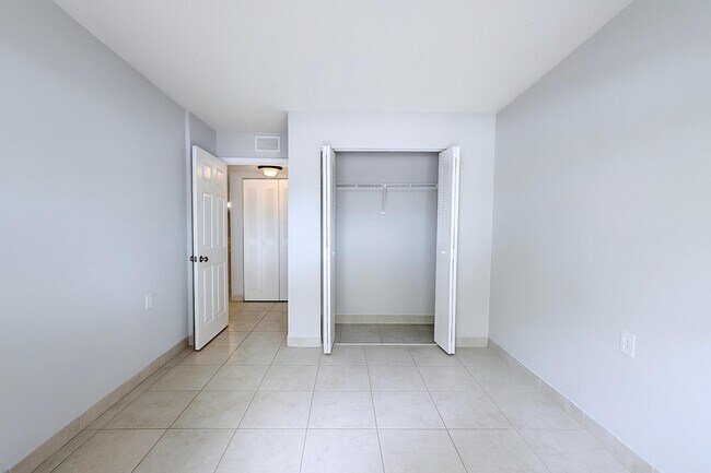 Building Photo - 1127 Lake Terry Dr