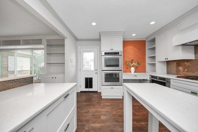 Building Photo - 6403 Waltway Dr