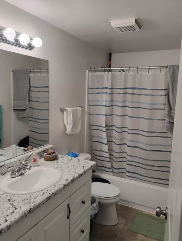 Building Photo - 230 E Center St