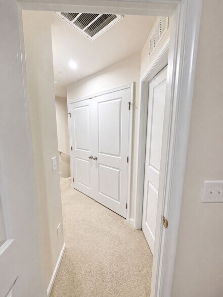 Building Photo - 1613 Mountain Ash Ln