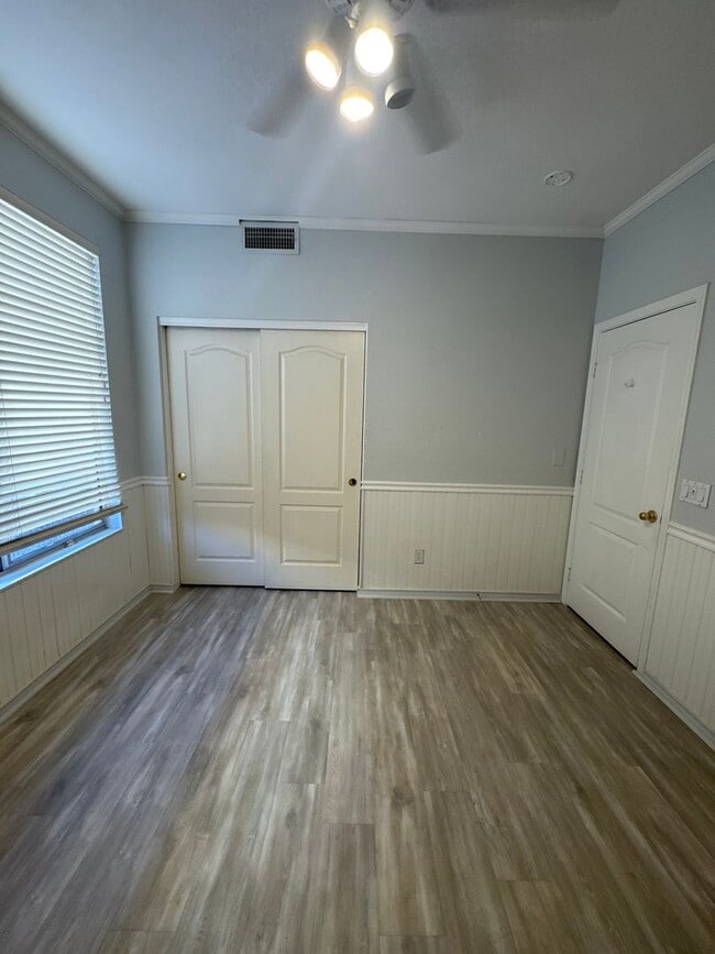 Building Photo - Upgraded home in Glendale with Pool