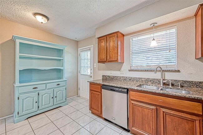 Building Photo - 442 Redway Ln
