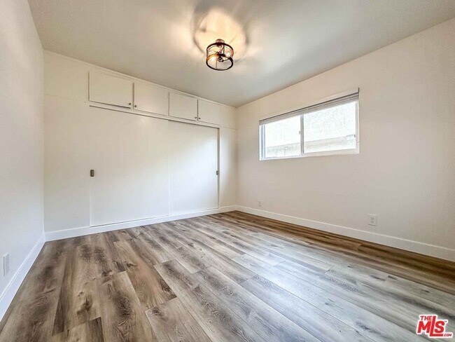 Building Photo - 2540 3rd Ave