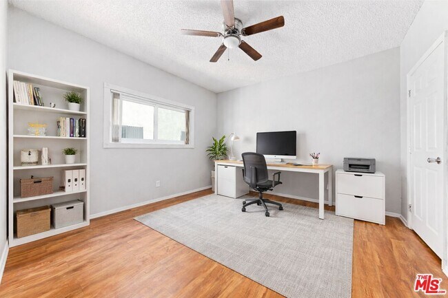 Building Photo - 14937 Dickens St