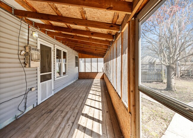 Building Photo - 3011 Brock Dr