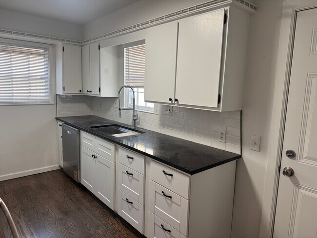 Building Photo - 417 SW 24th St