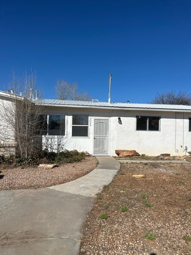 Primary Photo - 2340 Avenida de las Campanas