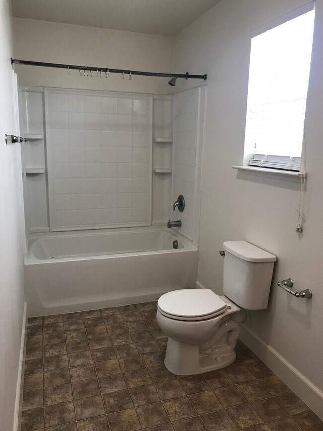 Building Photo - Now Available – 4 Bedroom Home with Loft i...