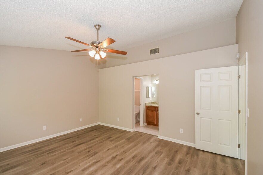 Building Photo - 282 Aquarius Cir W