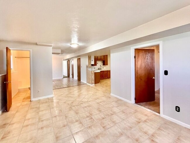 Building Photo - Gorgeous Private Home with Views!