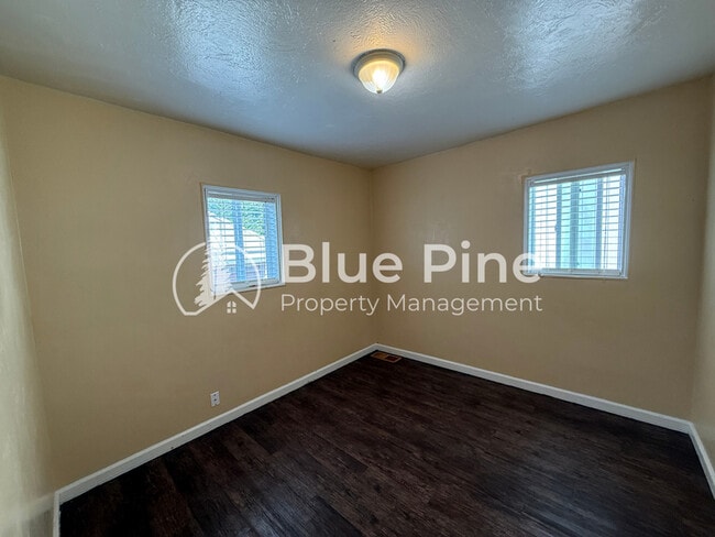 Building Photo - 321 Lomax St