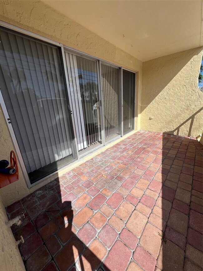 Building Photo - 2797 NE 51st St