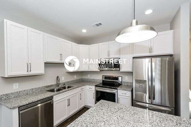 Building Photo - 2 Bedroom Pet-Friendly Home in Lebanon, TN with Main Street Renewal