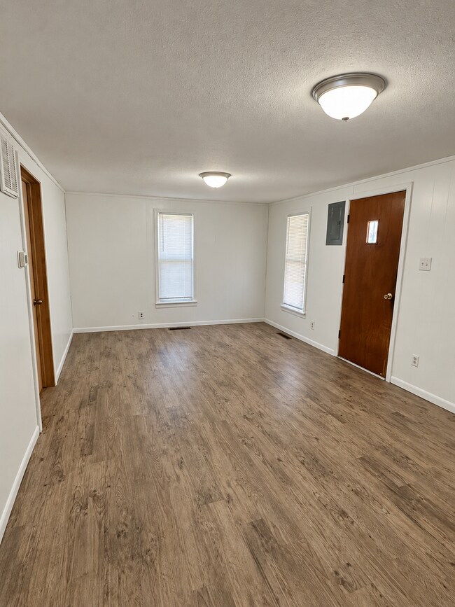 Building Photo - 721 W Della St