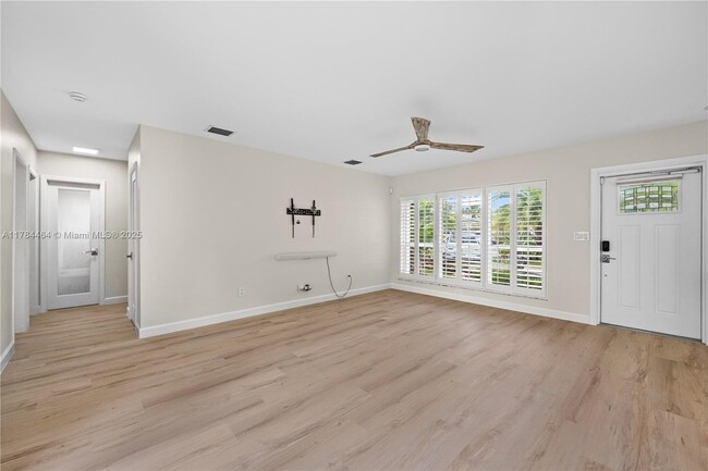 Building Photo - 257 Allenwood Dr