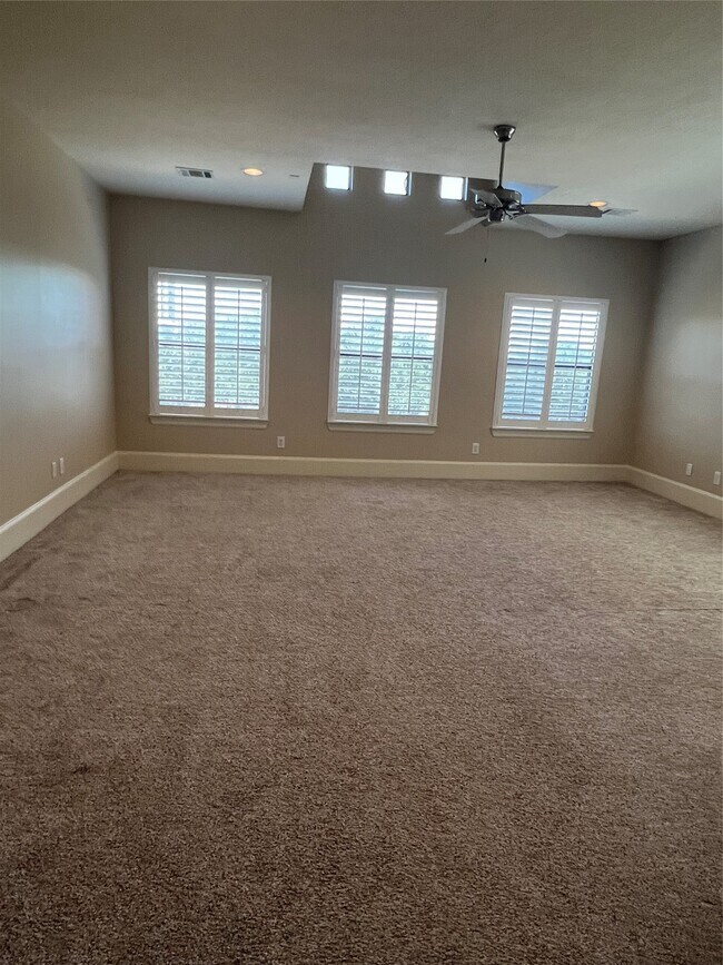 Building Photo - 2330 Camden Dr