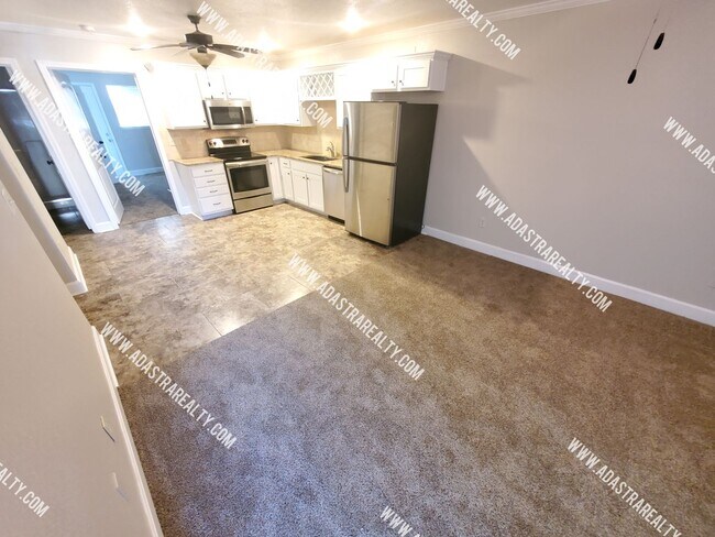 Building Photo - 8318 N Spruce Ave