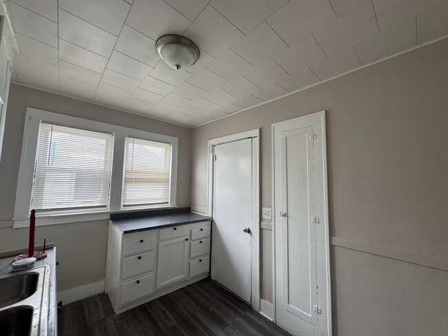 Building Photo - 15823 Princeton St