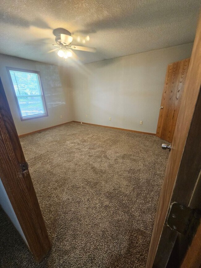 Building Photo - 520 E Park St