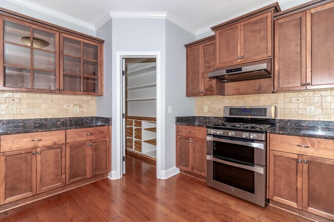 Building Photo - 4025-4025 Stowe Dr