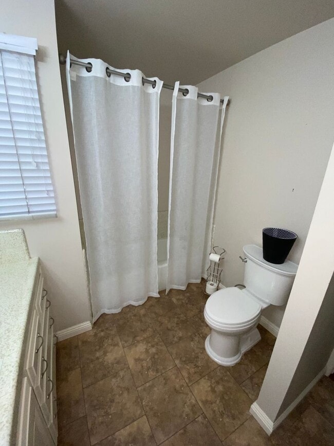 Building Photo - 55 and OLDER KERN CITY 2 BED UPDATED HOME