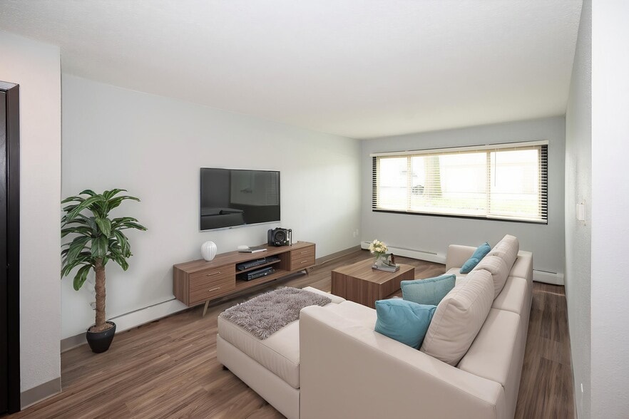 Building Photo - Meadow Park Apartments
