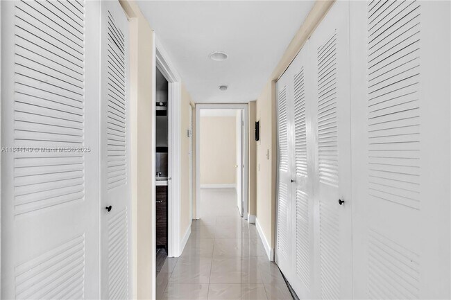 Building Photo - 1612 San Remo Cir