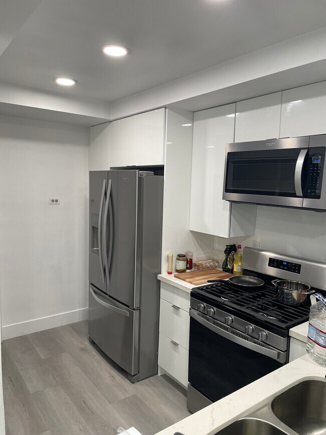 Building Photo - 15050 Sherman Way