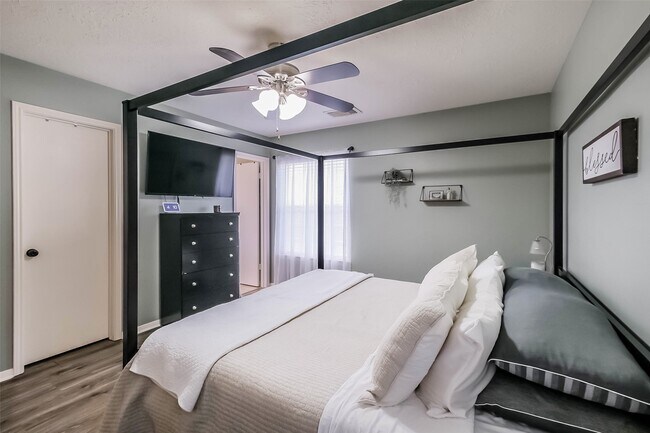 Building Photo - 4311 Duesenberg Ct