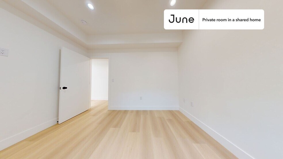 Building Photo - Room in Shared 4 bed/3 bath home