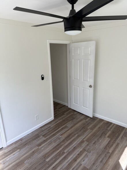 Building Photo - 2031 Carpenter Dr