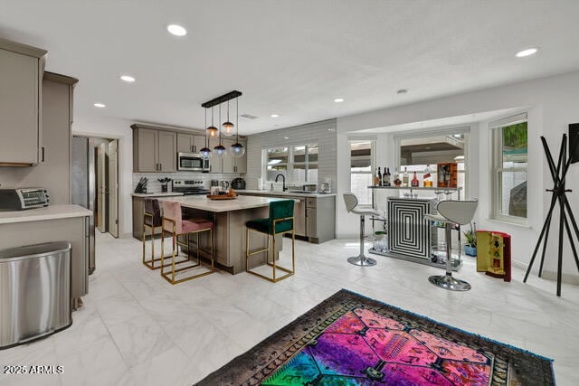 Building Photo - 6216 E Greenway Ln