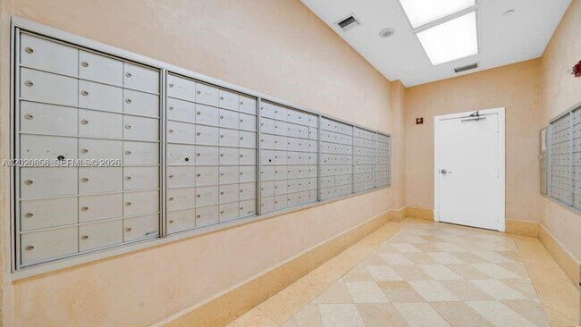 Building Photo - 6917 Collins Ave