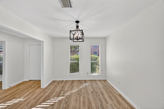 Building Photo - 14734 Perthshire Rd