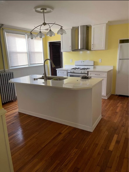 Building Photo - 512 Pine St