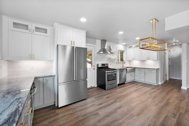 Building Photo - Kennedale Beauty