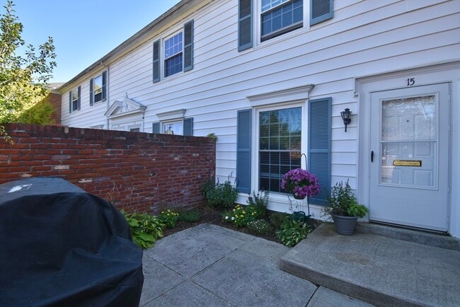 Building Photo - 15 Yorktown Dr