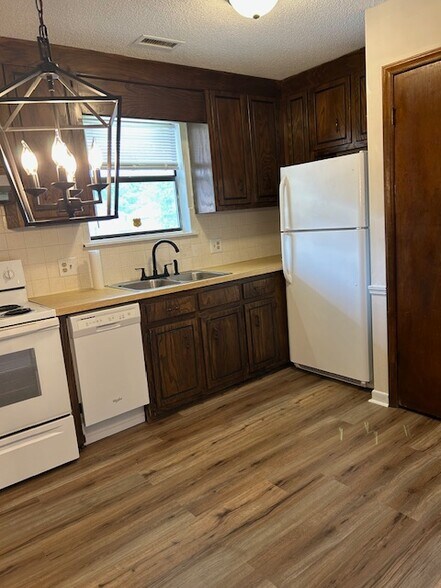 Building Photo - 110 Vista Cir