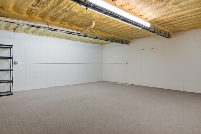 Building Photo - 4 Bed/3 Bath. Pet Friendly. Master on Main