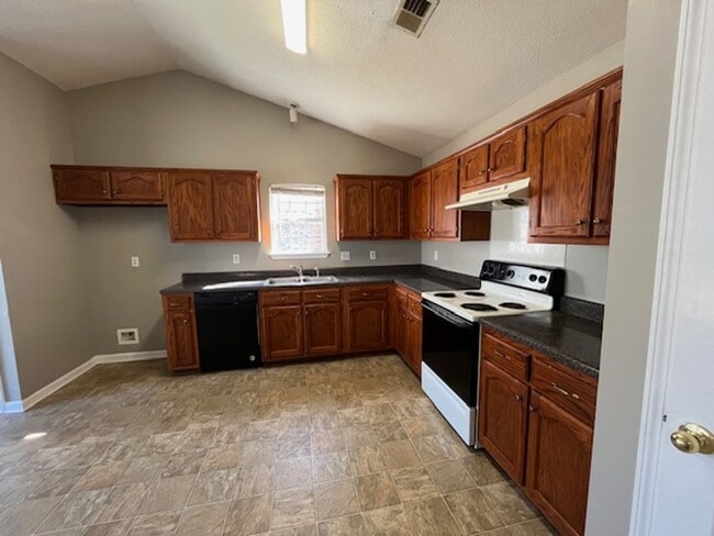 Building Photo - Renovated 3 Bedroom 2 Bath Home for Rent with 2 Car Garage!