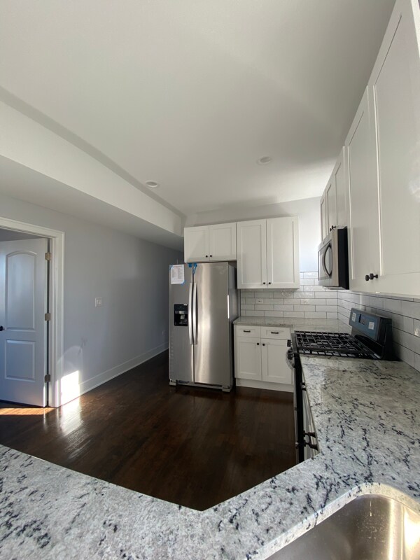 Building Photo - 5558 W Congress Pkwy