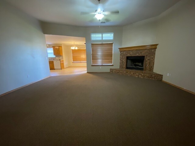 Building Photo - 715 E Elder Ln