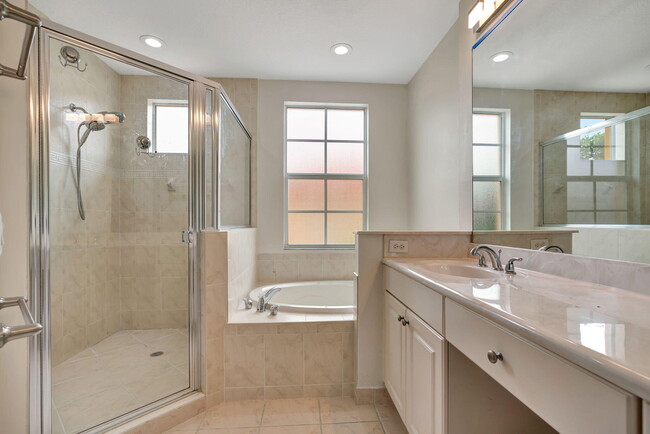 Building Photo - 2562 Gardens Pkwy