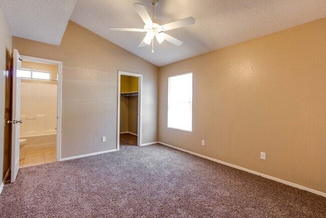 Building Photo - Charming Santa Fe style home in Tierra Del Este Subdivision.