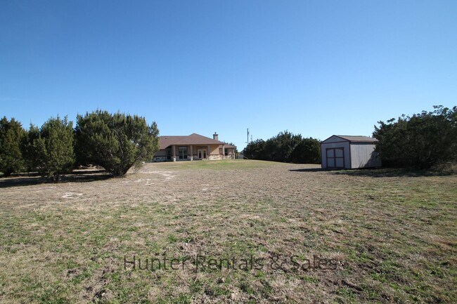 Building Photo - Chica Ranch!