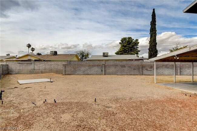 Building Photo - 632 Biljac St