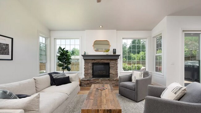 Building Photo - Beautiful South Bozeman home!