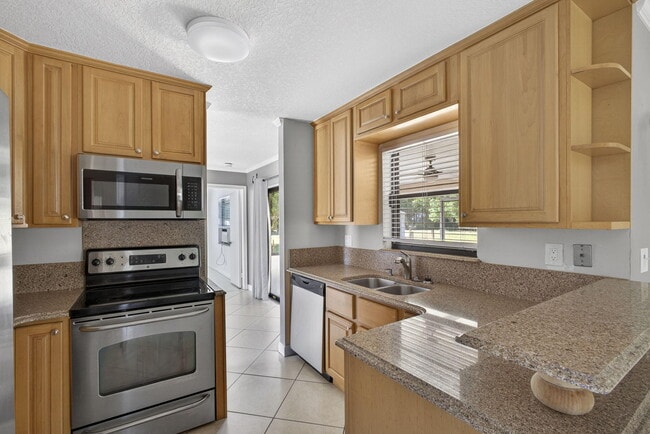 Building Photo - 7107 181st Ct N